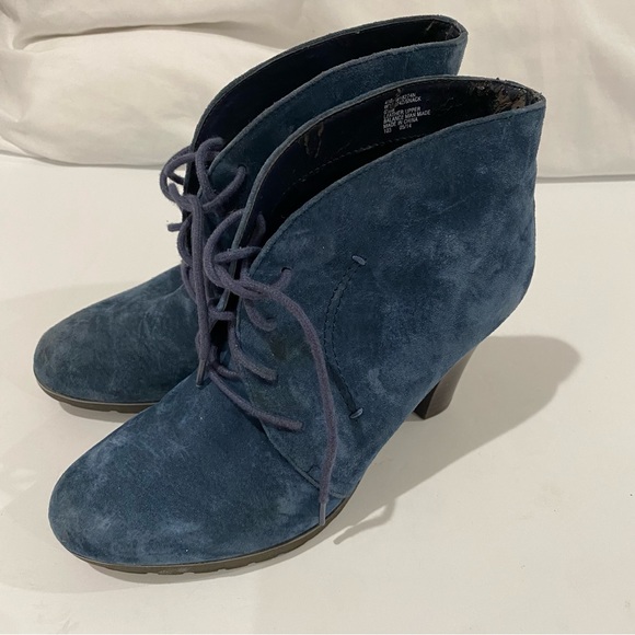 White Mountain blue suede heeled booties - Picture 3 of 6